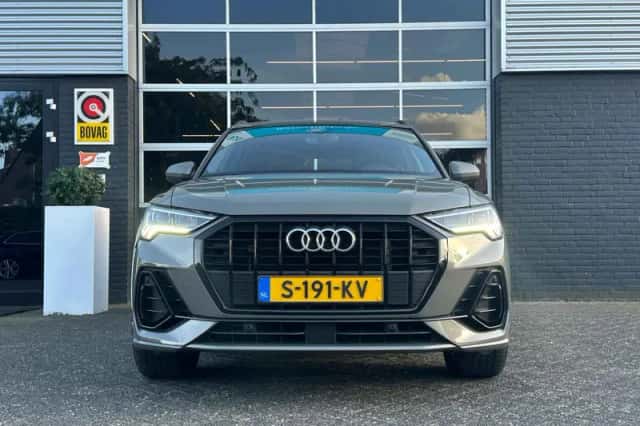 Audi Q3 (2023) thumbnail 3