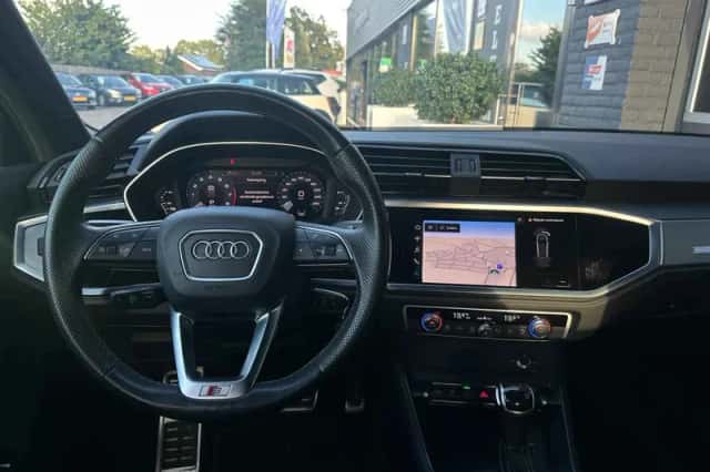 Audi Q3 (2023) thumbnail 4