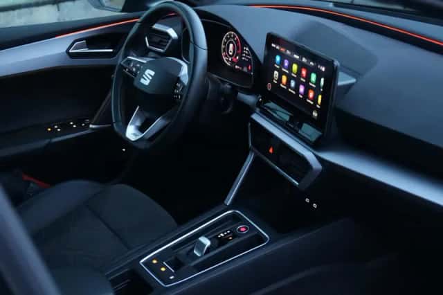 SEAT Leon Sportstourer (2021) thumbnail 2