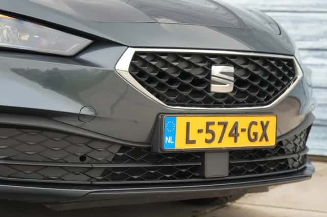 SEAT Leon (2021) thumbnail 3