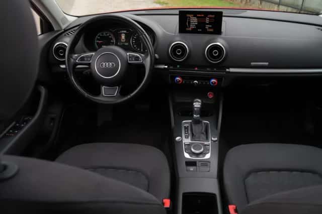 Audi A3 (2015) thumbnail 2