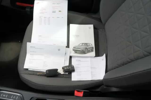 Volkswagen Tiguan (2021) thumbnail 2