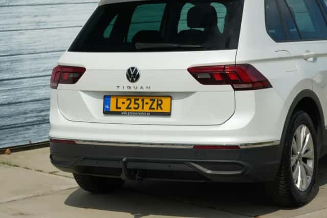 Volkswagen Tiguan (2021) thumbnail 3