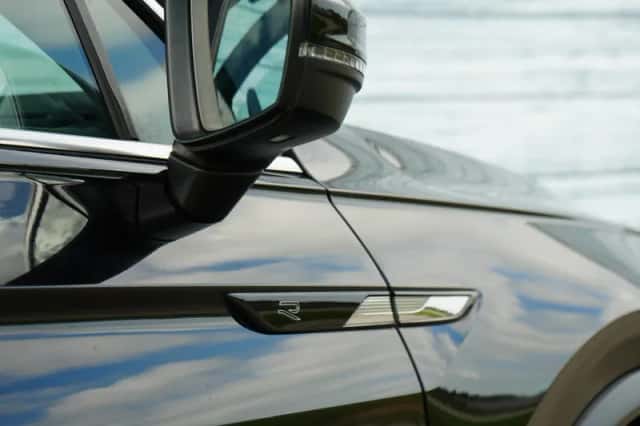 Volkswagen Tiguan (2021) thumbnail 2