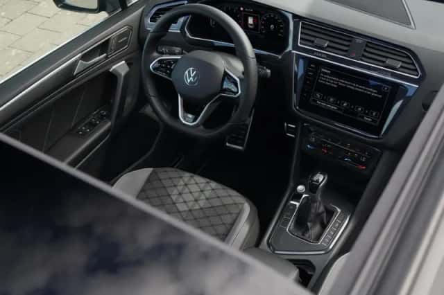 Volkswagen Tiguan (2021) thumbnail 3