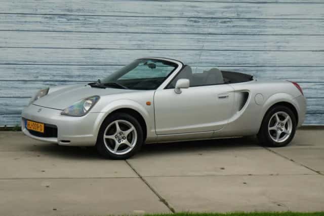 Toyota MR2 (2001) thumbnail 1