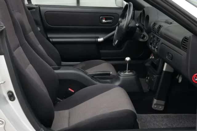 Toyota MR2 (2001) thumbnail 2