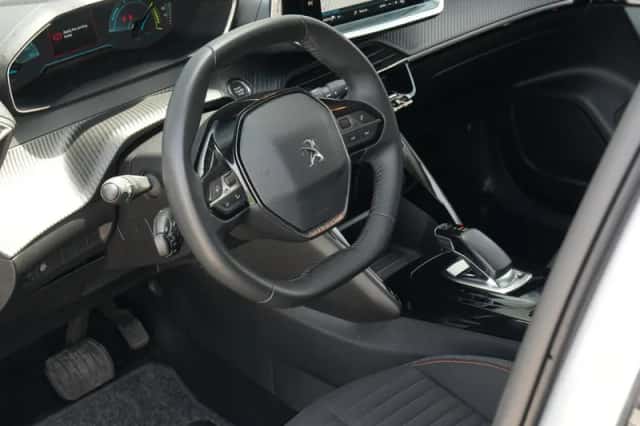 Peugeot e-2008 (2021) thumbnail 3