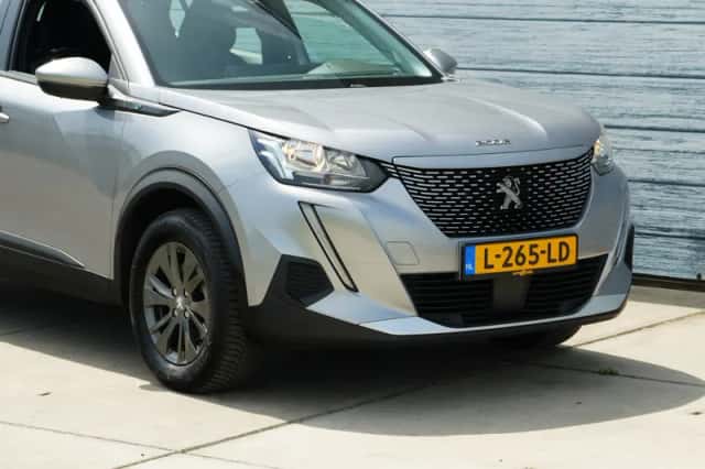 Peugeot e-2008 (2021) thumbnail 4