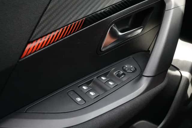 Peugeot e-2008 (2021) thumbnail 5