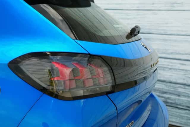 Peugeot e-208 (2021) thumbnail 3