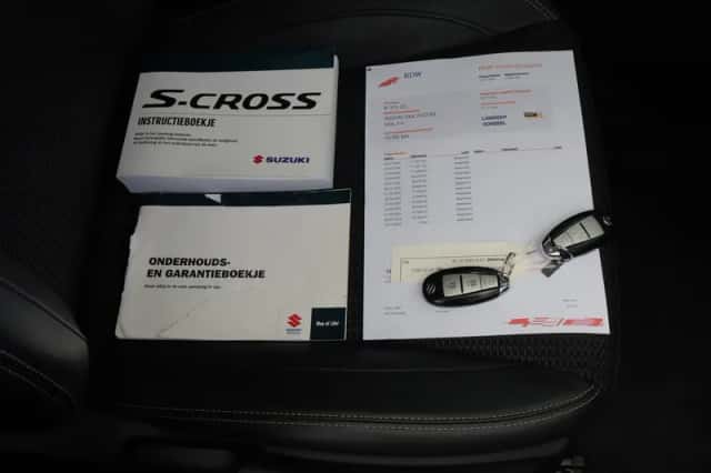 Suzuki S-Cross (2022) thumbnail 4