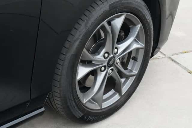 Ford Focus (2019) thumbnail 2