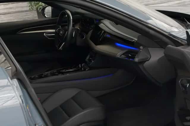 Audi e-tron GT (2021) thumbnail 2