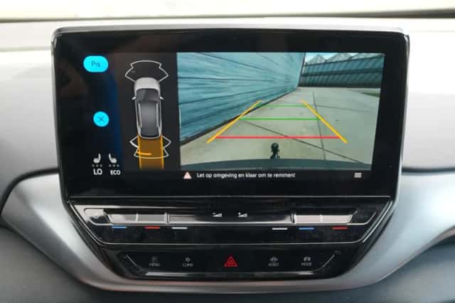 Volkswagen ID.4 (2021) thumbnail 3