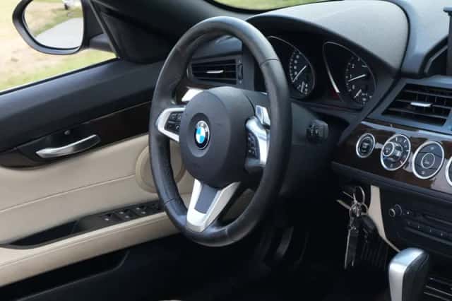 BMW Z4 (2010) thumbnail 5