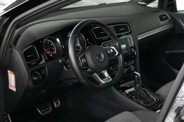 Volkswagen Golf (2015) thumbnail 4