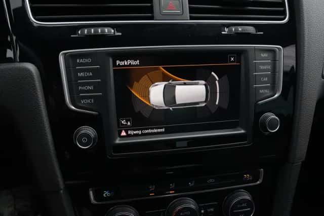 Volkswagen Golf (2015) thumbnail 6