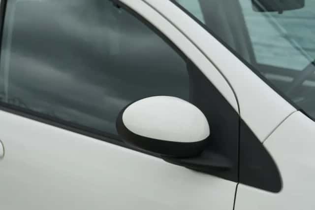 Peugeot 107 (2013) thumbnail 3