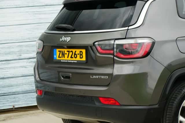Jeep Compass (2019) thumbnail 3