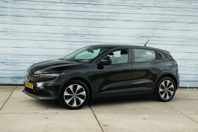 Renault Mégane E-Tech (2022) thumbnail 1