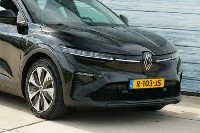 Renault Mégane E-Tech (2022) thumbnail 3