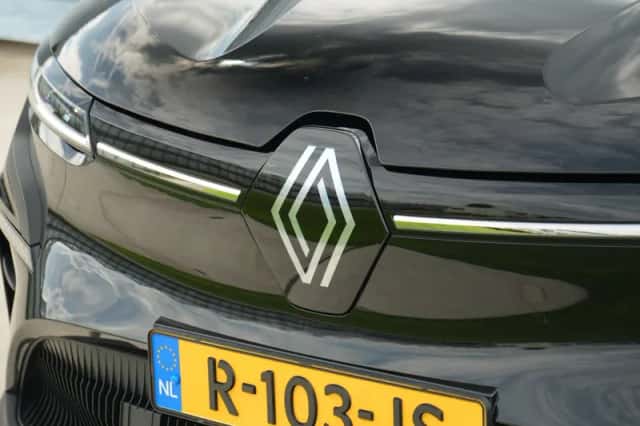 Renault Mégane E-Tech (2022) thumbnail 5