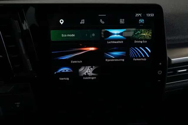 Renault Mégane E-Tech (2022) thumbnail 6
