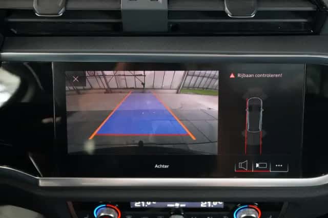 Audi Q3 (2019) thumbnail 4