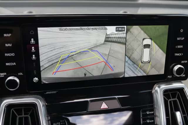 Kia Sorento (2022) thumbnail 4