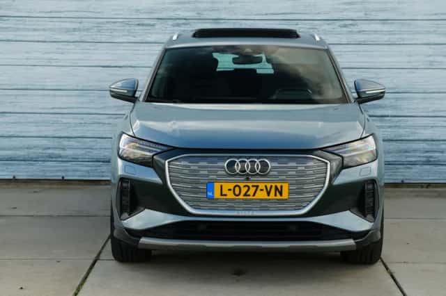 Audi Q4 e-tron (2021) thumbnail 3