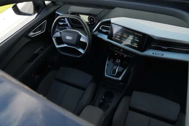 Audi Q4 e-tron (2021) thumbnail 4