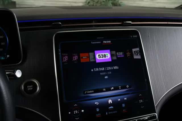Mercedes-Benz EQE (2023) thumbnail 6