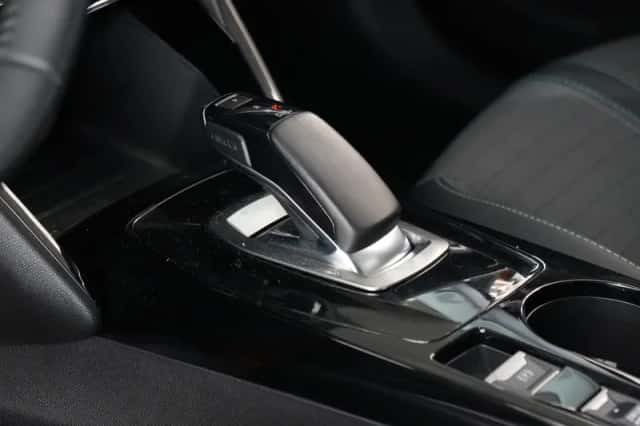 Peugeot e-2008 (2021) thumbnail 2