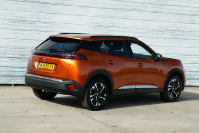 Peugeot e-2008 (2021) thumbnail 3