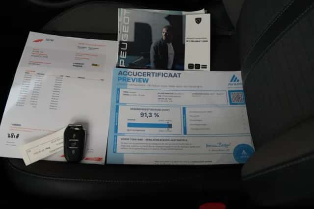 Peugeot e-2008 (2021) thumbnail 4