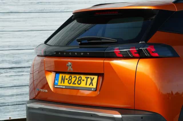 Peugeot e-2008 (2021) thumbnail 6