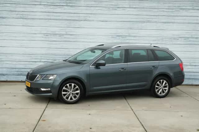 Škoda Octavia (2017) thumbnail 1