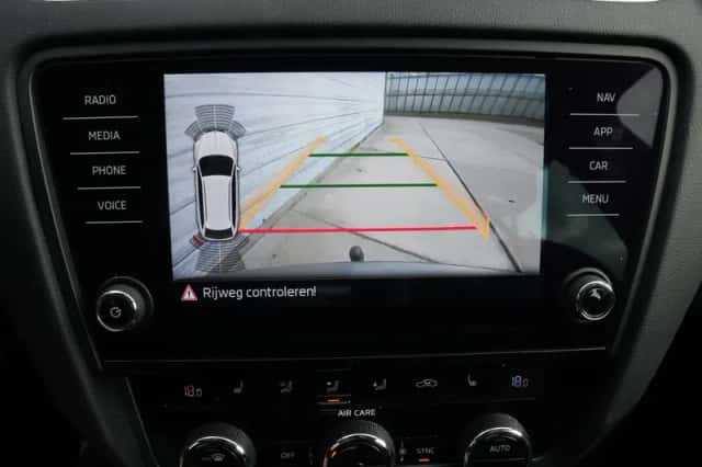 Škoda Octavia (2017) thumbnail 2