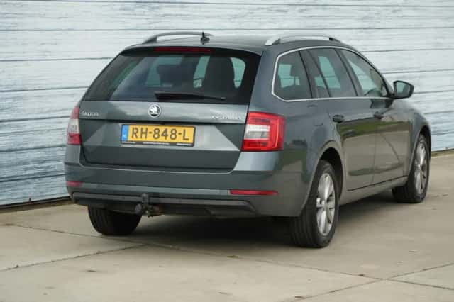 Škoda Octavia (2017) thumbnail 5