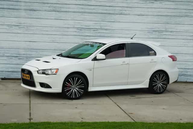 Mitsubishi Lancer (2012) thumbnail 1