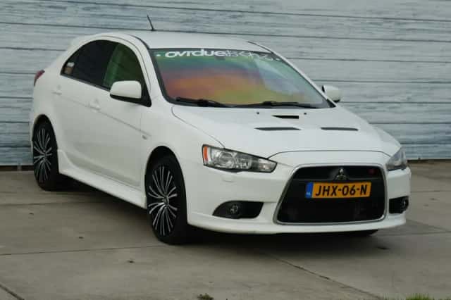 Mitsubishi Lancer (2012) thumbnail 4