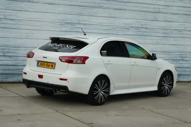 Mitsubishi Lancer (2012) thumbnail 6