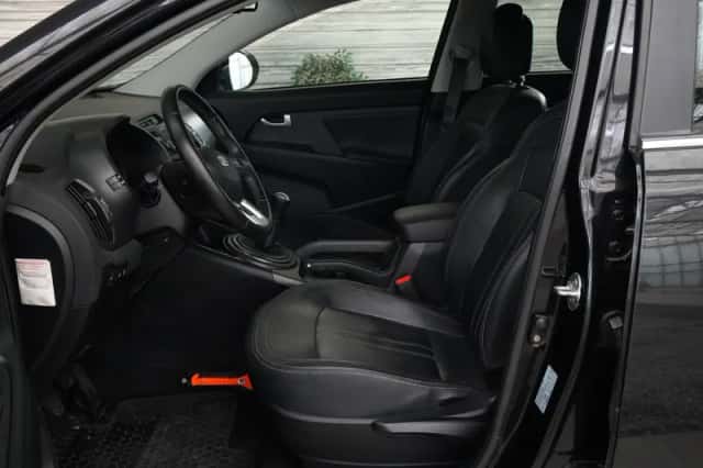Kia Sportage (2010) thumbnail 3