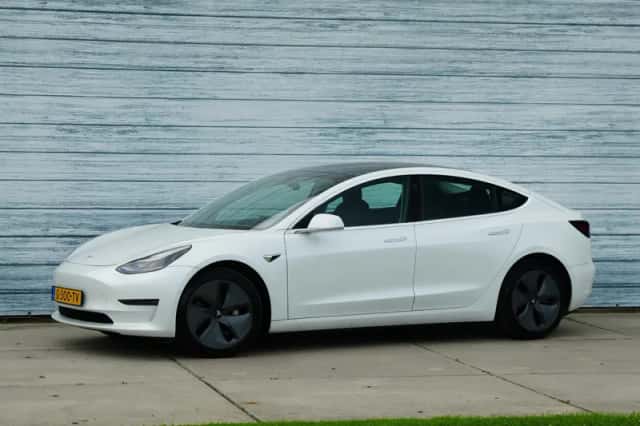 Tesla Model 3 (2019) thumbnail 1
