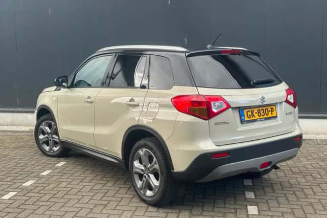 Suzuki Vitara (2015) thumbnail 4