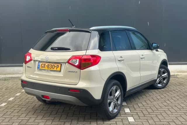 Suzuki Vitara (2015) thumbnail 6