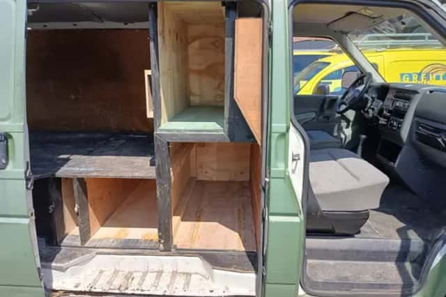 Volkswagen Transporter (2002) thumbnail 6