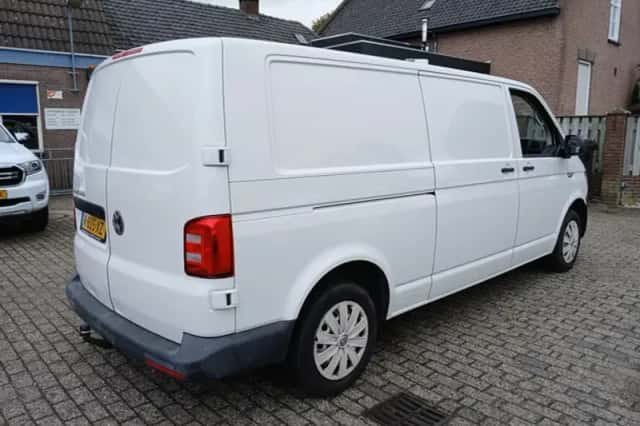 Volkswagen Transporter (2019) thumbnail 3