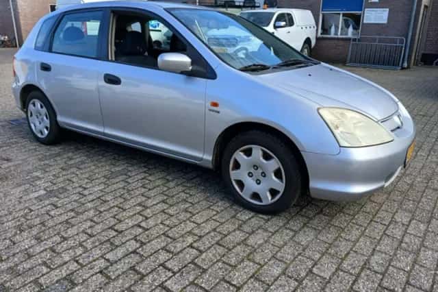 Honda Civic (2002) thumbnail 4